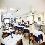 Port Fleming Otel 2*