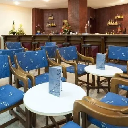 Port Fleming Hotel 2*