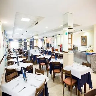 Port Fleming Hotel 2*