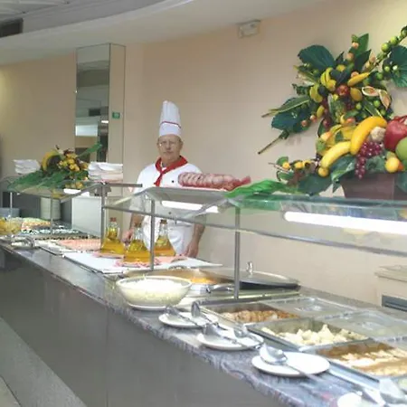 Port Fleming Hotel 2*