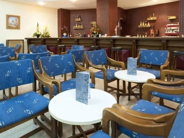 Port Fleming Hotel 2*