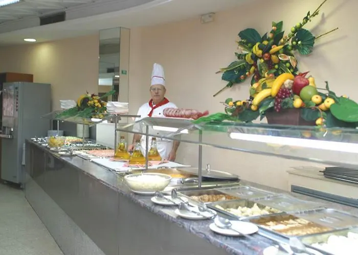 Port Fleming Hotel 2*